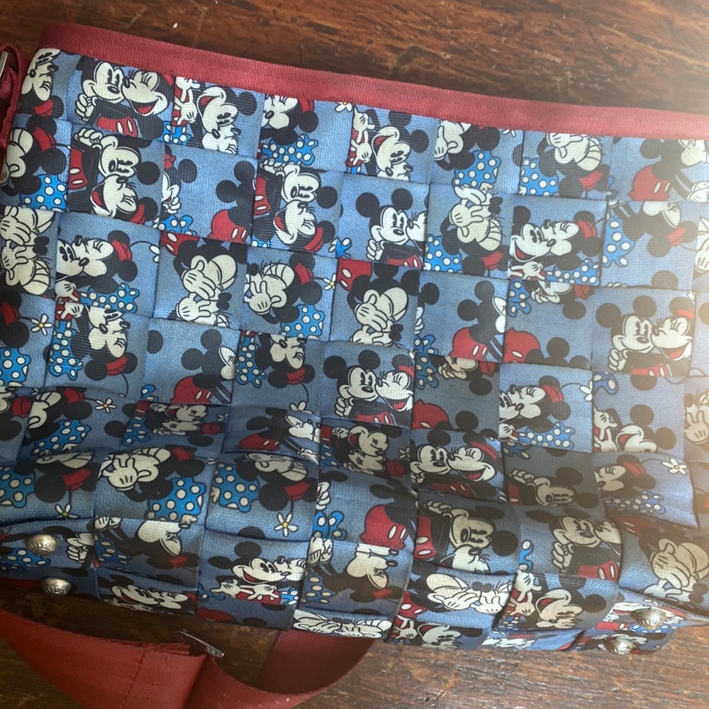 Harvey’s mickey Loves Minnie Messenger